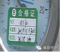 乙炔瓶爆炸，瞬间引燃仓库数百个钢瓶，场面震撼 